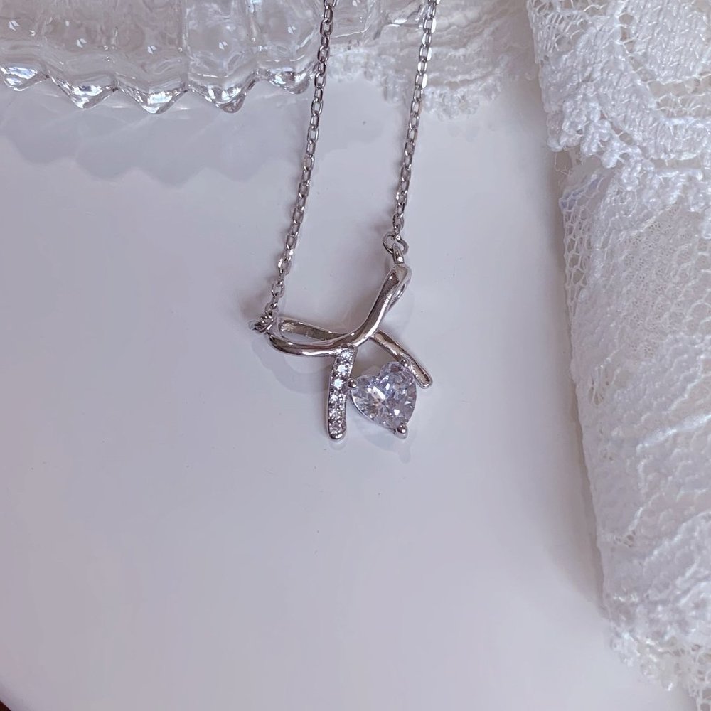 Bow Zircon Necklace - Picture 14 of 16